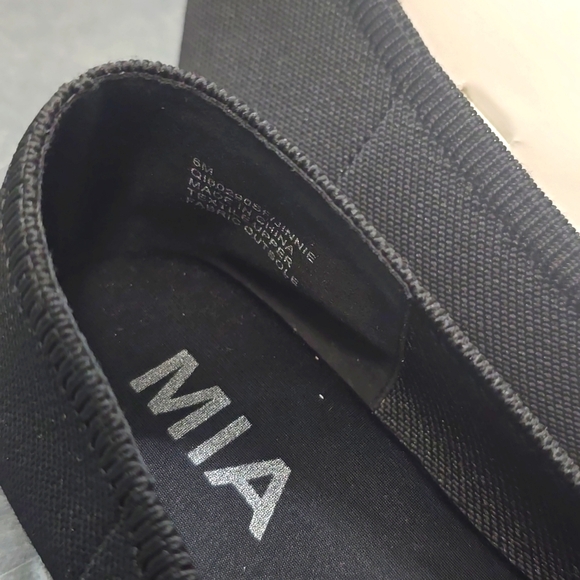 Mia black knit Textile 6 - Picture 6 of 8